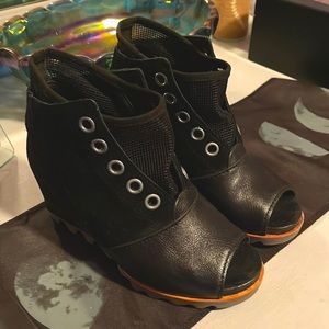 Sorel wedge peep toe size 7 Great condition perfect for fall transition
